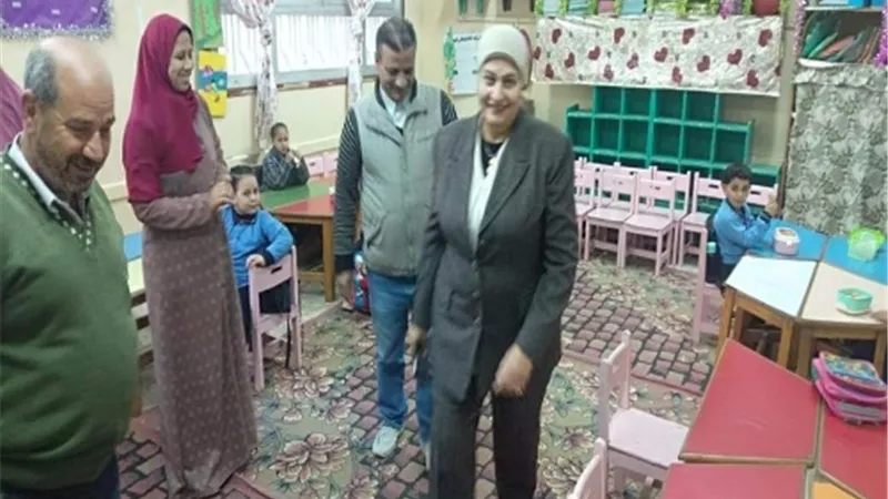مدير تعليم القليوبية تواصل جولاتها التفقدية بمدارس المحافظة