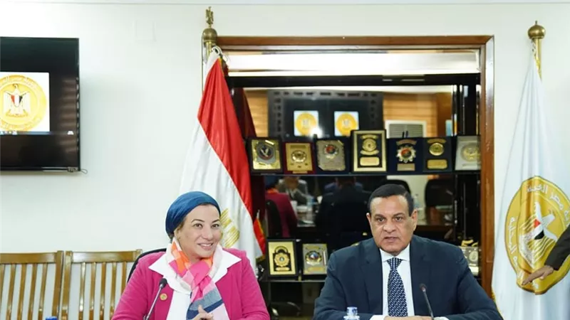 آمنة يبحث آخر مستجدات المبادرة الرئاسية لزراعة 100 مليون شجرة