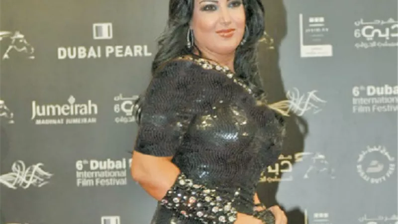 سمية الخشاب تواصل 
