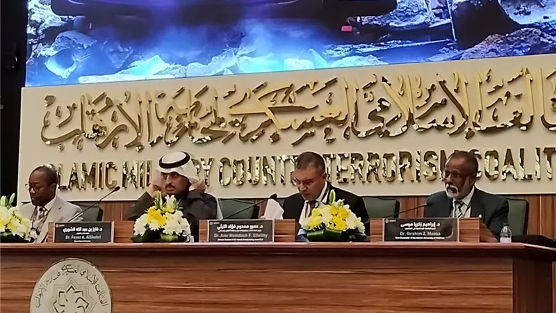 تكريم عمرو الليثي بندوة 