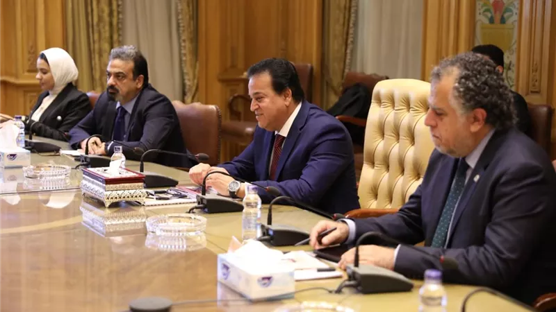 وزيرا الصحة والإنتاج الحربي يبحثان التعاون في مجال تجهيز سيارات الإسعاف