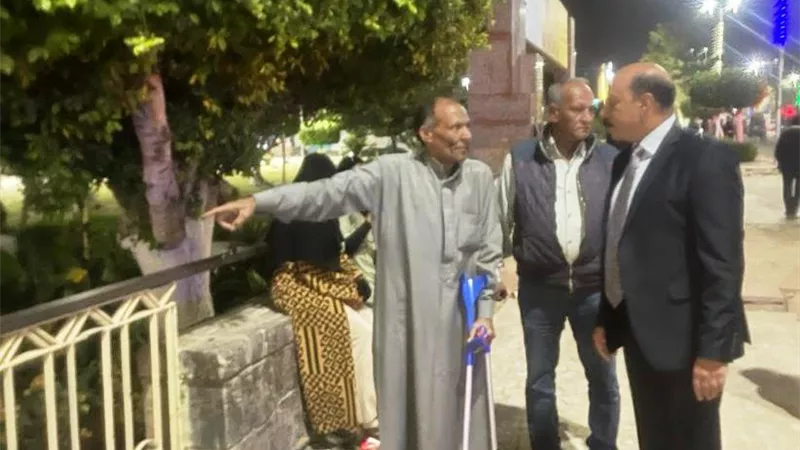 جولة مسائية مفاجئة لمحافظ أسوان يستمع خلالها لشكاوى المواطنين