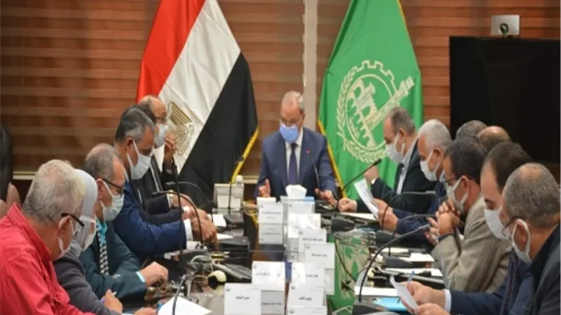 محافظ القليوبية يناقش انشاء محطات غاز طبيعي في مدينتي بنها وشبرا