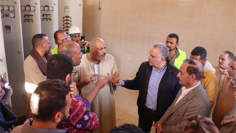 رئيس مياه أسيوط يتفقد التشغيل التجريبي الجزئي لمحطة صرف الزاوية