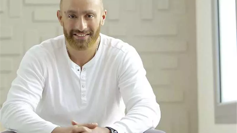 سيدتي الجميلة .. أحمد السقا يتصدر مؤشرات البحث بعودته للمسرح