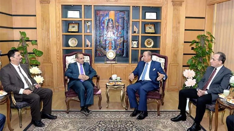 رئيس جامعة المنصورة يبحث سبل التعاون مع وزير التعليم العالي اليمني