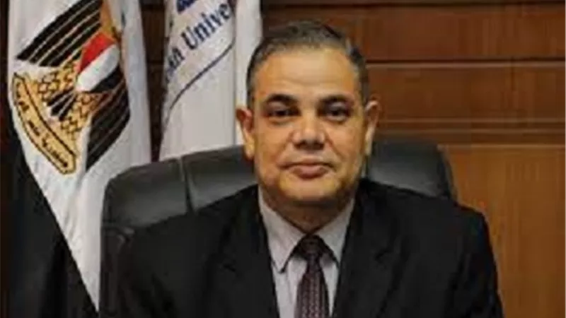 رئيس جامعة كفر الشيخ يشيد بجودة المنتجات في معرض 