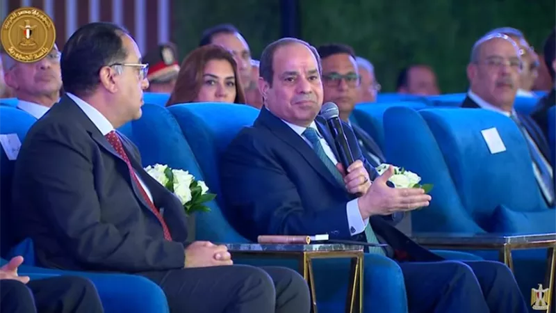الرئيس السيسي: لو قللنا الأعمال شوية فيه 5 ملايين أسرة يعيشوا إزاى؟