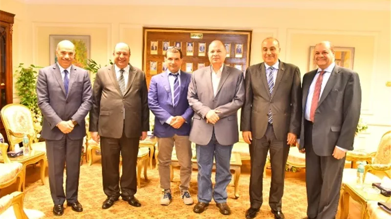 محافظ أسيوط يلتقي رئيس مجلس إدارة 