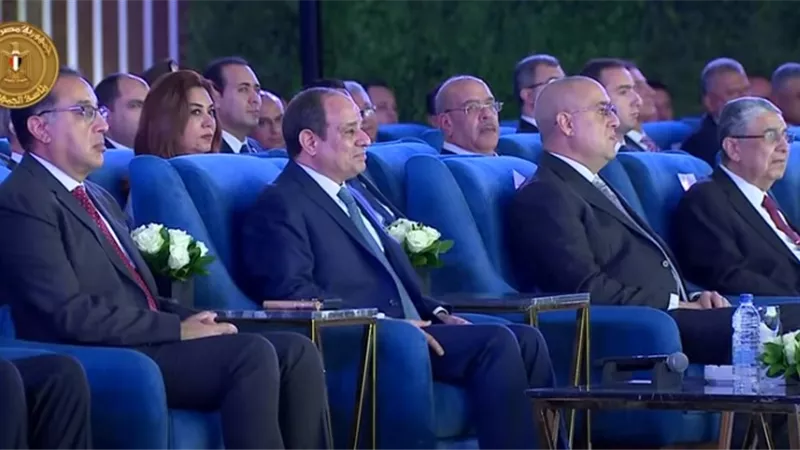 الرئيس السيسي يشاهد فيلما تسجيليًا حول مدينة المنصورة الجديدة