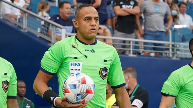 فيفا يعلن حكم مباراة البرازيل والكاميرون في كأس العالم