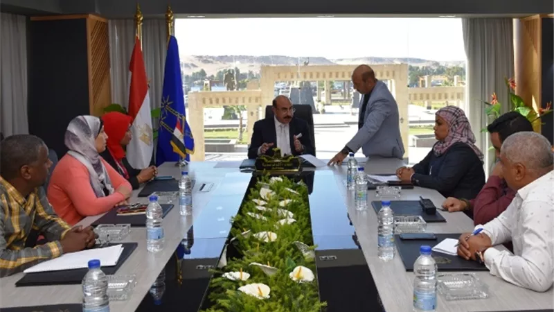 عطية يقرر إحالة وقائع المخالفات بتقرير لجنة الأتوبيس الطائر للتحقيق