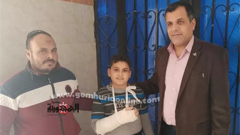 مدير تعليم السويس يطمئن علي سلامة طالب بالمستشفى العام