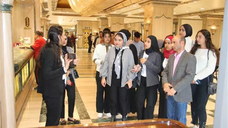 طلاب كلية الخدمات السياحية والفندقية بجامعة طيبة يزورون الأقصر