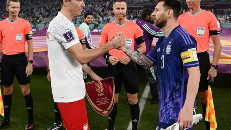 ميسى يهدر ضربة جزاء.. شاهد اخطر الفرص بالشوط الاول من مباراة الارجنتين وبولندا.. فيديو