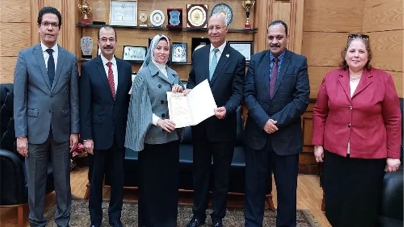 تكريم الطلاب المشاركين فى المشروع القومى لمحو الأمية بجامعة بنها
