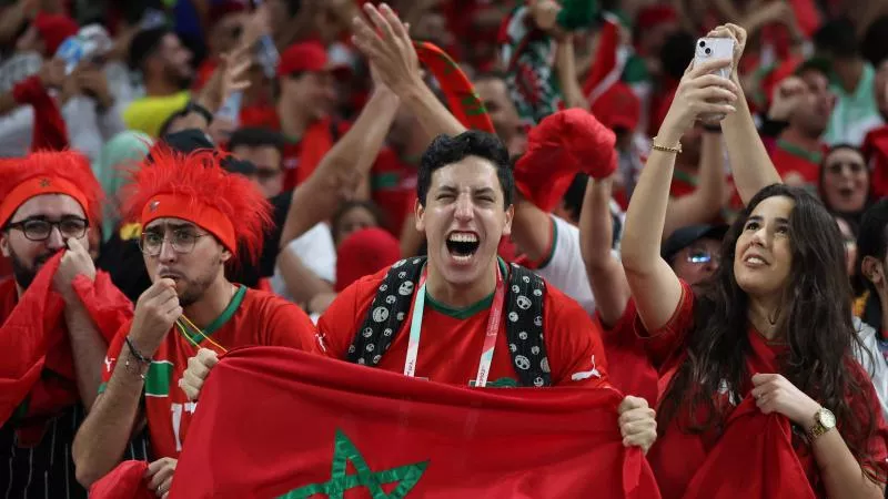 احتفالات الجماهير المغربية بتأهل الأسود لثمن نهائى كأس العالم-شاهد
