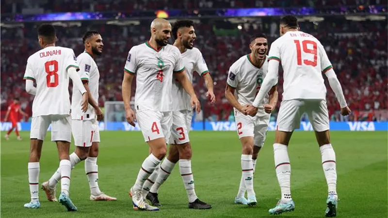 شاهد..فرحة هستيرية للمغاربة بالرباط بعد التأهل لدورالـ 16بالمونديال