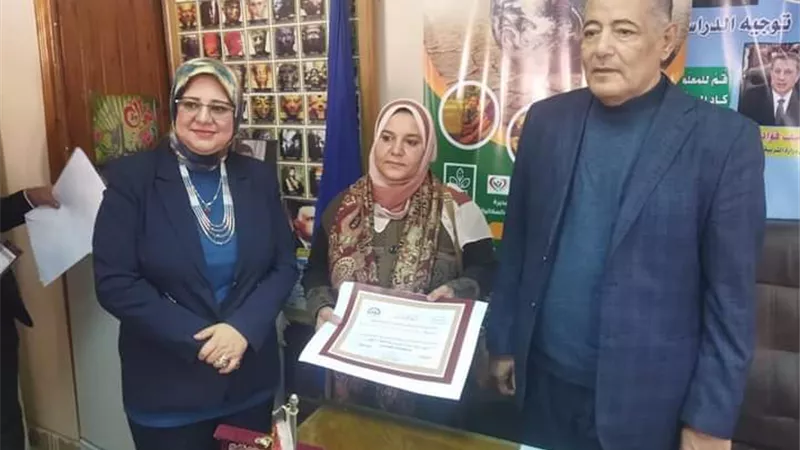 تكريم ١٨ مدرسة مميزة بالبحيرة فى مبادرة حنغيرها للاخضر