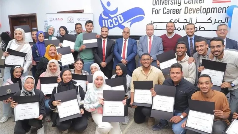 رئيس جامعة السويس يشهد ختام دورة مهارات التوظيف