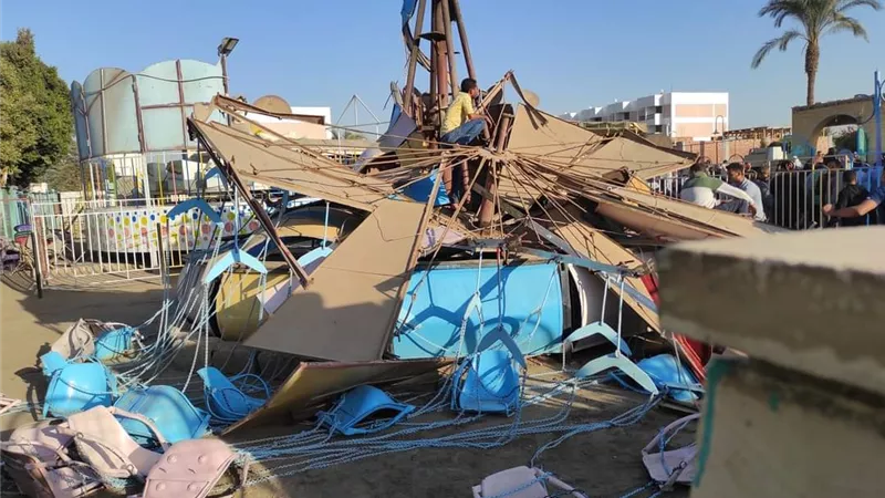 بينهم 4 مصابين .انقلاب ملاهي أطفال بنادي الألومنيوم نجع حمادى