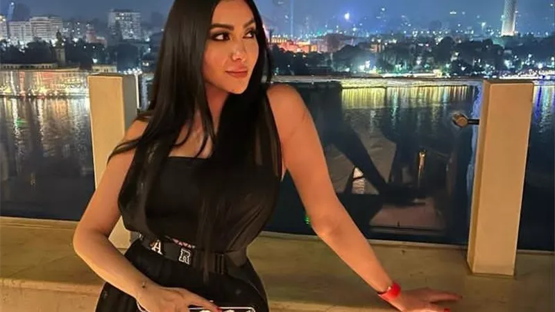 ميرهان حسين تشارك جمهورها أحدث إطلالتها وتعلق :القاهرة الساحرة