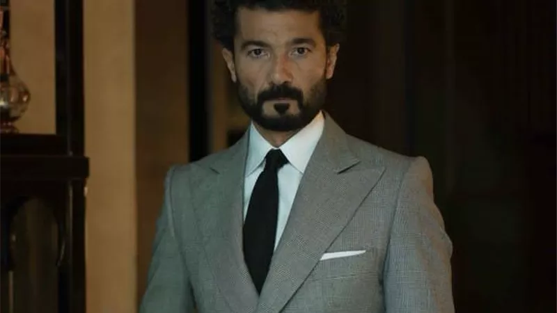 بإطلالة أنيقة.. خالد النبوى بخطف قلوب متابعيه