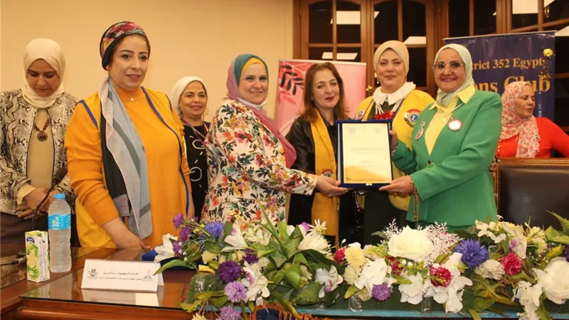 ندوة للتوعية بأهمية الكشف المبكر عن سرطان الثدي بآداب عين شمس