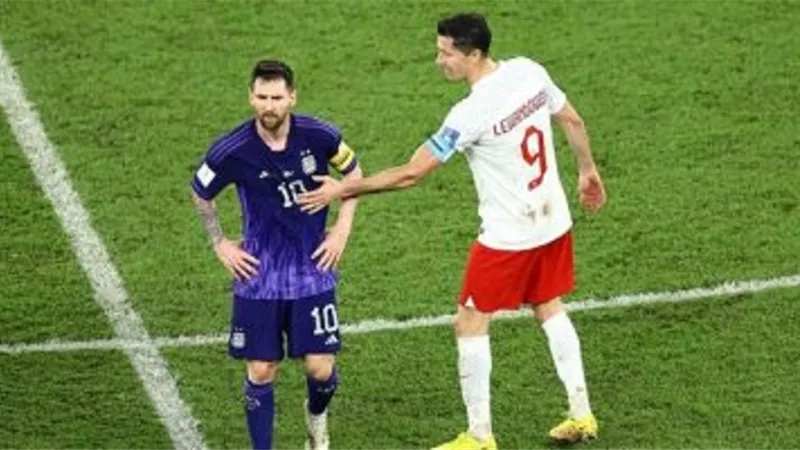 ليفاندوفسكي يكشف تفاصيل حواره مع ميسي فى لقاء الأرجنتين وبولندا