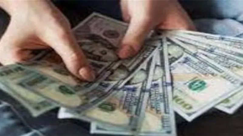 القبض على سيدة حاولت تهريب عملات محلية وأجنبية بمطار القاهرة