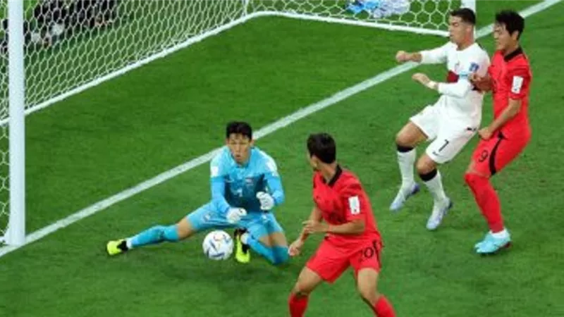فيديو .. كوريا تهدد مرمى البرتغال بتسديدة قوية