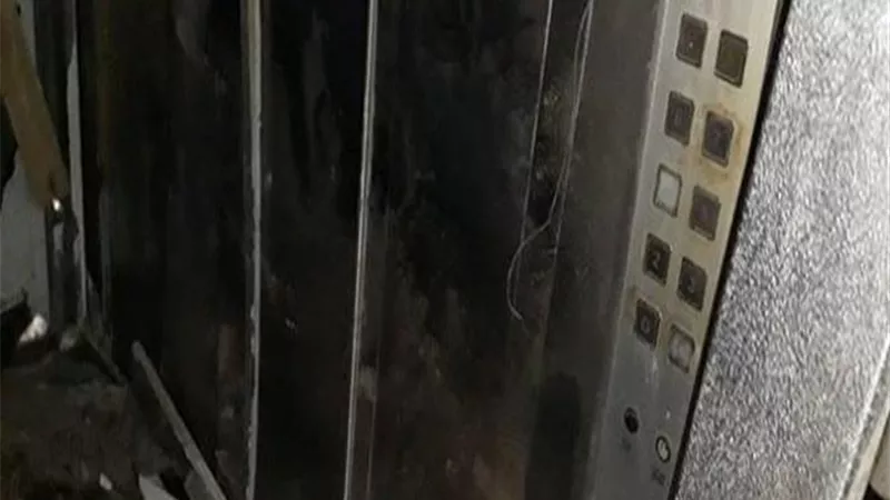 مصرع طفل واصابة شقيقته سقطا بهم مصعد المنزل بالوراق