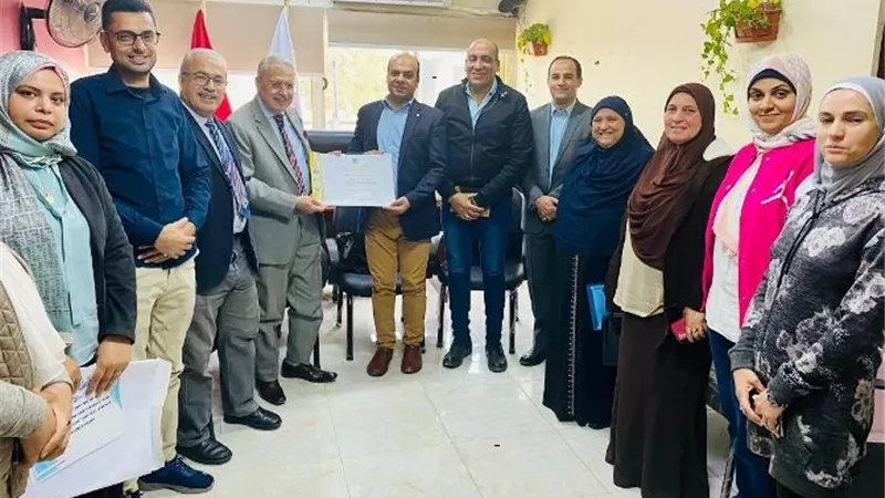 مجاهد يتسلم شهادة مأمونية المياه لمحطة القناطر الخيرية المرشحة