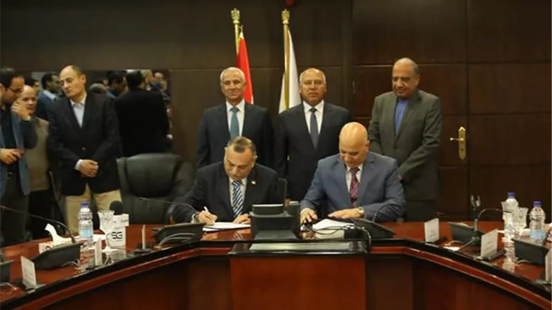 وزيرا النقل وقطاع الأعمال يشهدان عقد تصنيع وشراء 100 حافلة كهرباء