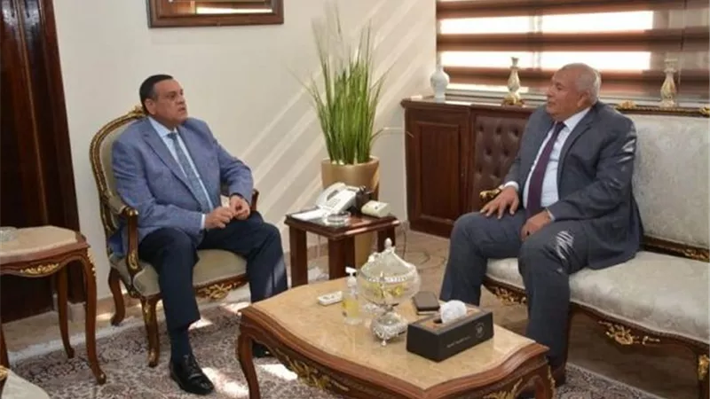 وزير التنمية المحليةيستقبل محافظ الوادى الجديد لمتابعة مشروعات
