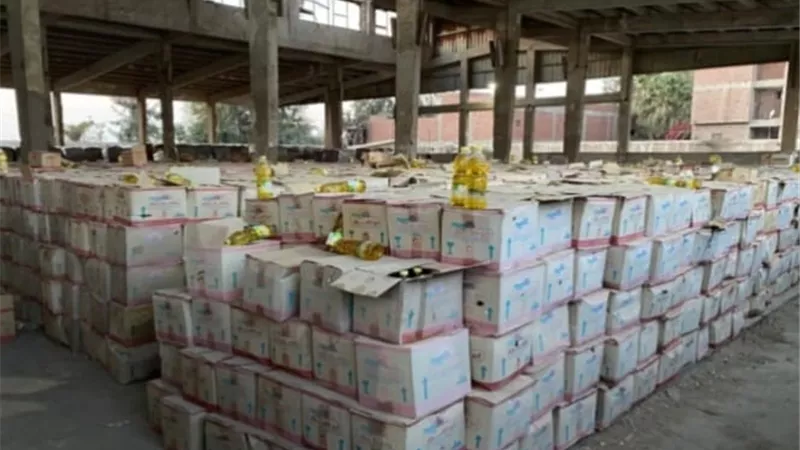 التموين تضبط 125 طن زيت طعام منتهية الصلاحية قبل طرحها بالأسواق