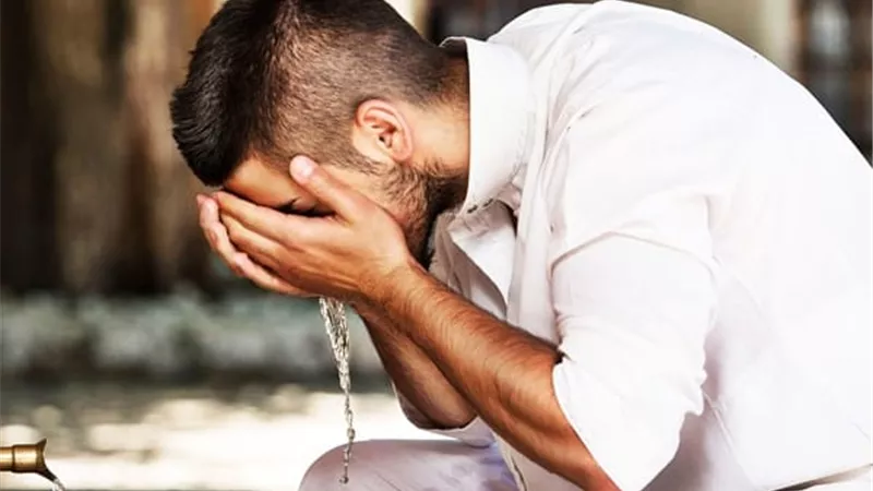 الإفراط في استعمال الماء..توضح حكمه الإفتاء