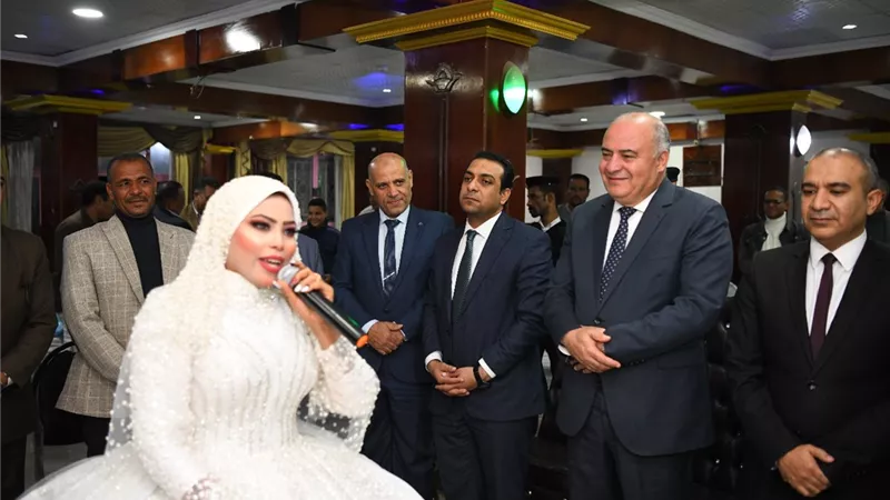 محافظ قنا وكيلا لثامن فتاة من دار الرحمه خلال عقد قرانها