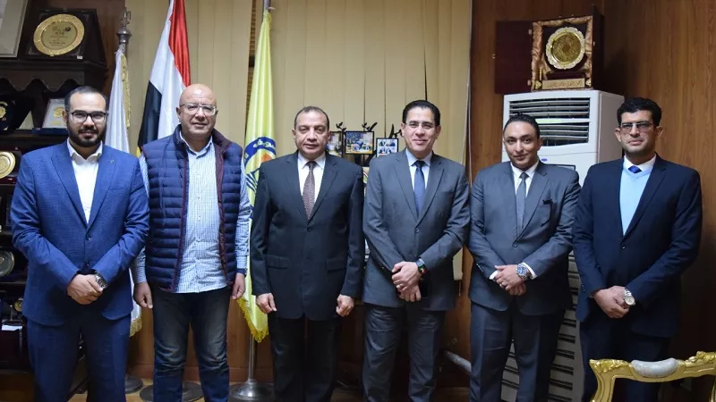 رئيس جامعة بني سويف يستقبل وكيل وزارة الصحة بالمحافظه