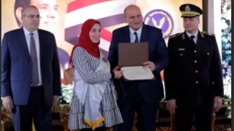 الداخلية تواصل تُكريم الطلبة من أبناء شهداء الشرطة