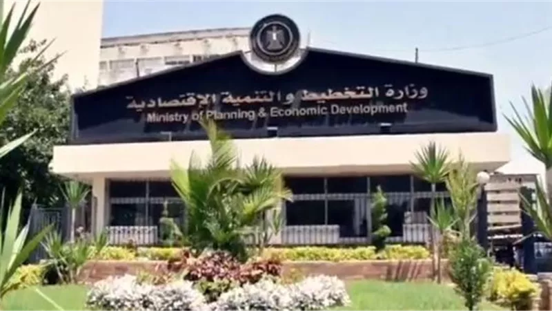 الحكومة تُصدر بيان بشأن فرص العمل المتاحة أمام الخريجين في مختلف القطاعات
