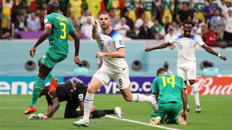 ساكا يضرب السنغال بالهدف الثالث لإنجلترا