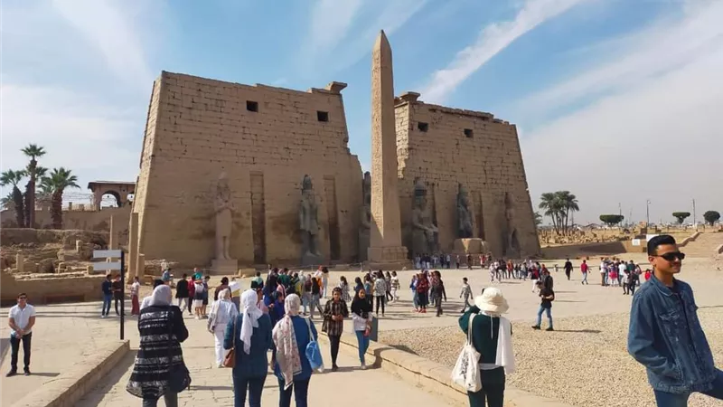 المشاركون فى ملتقى شباب أهل مصر يزورون المعالم الأثرية بالأقصر