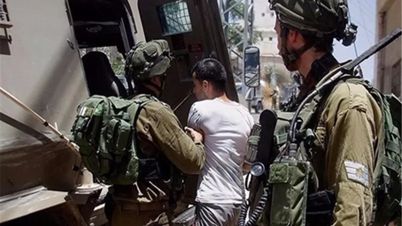 الاحتلال يعتقل 16 فلسطينيًا ومستوطنون يقتحمون باحات الأقصى