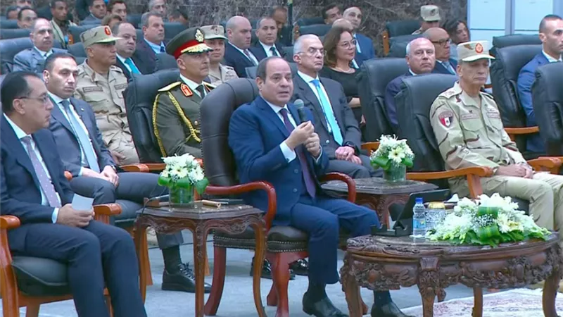 الرئيس السيسي يُشدد على الالتزام بالجداول الزمنية للمشروعات