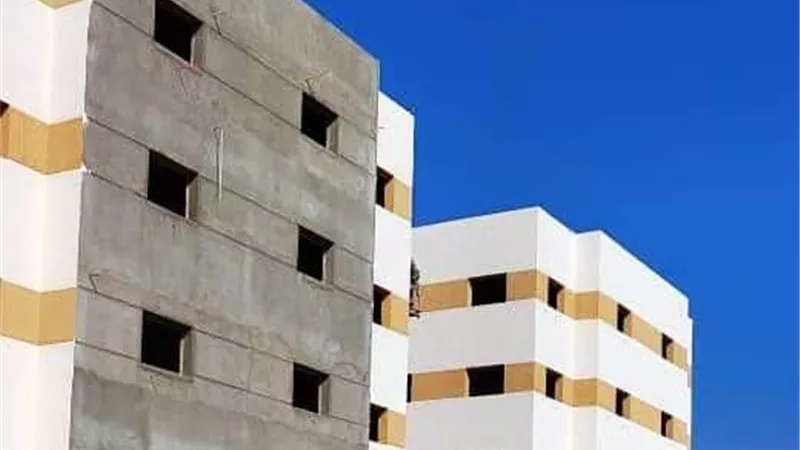 محافظ سوهاج يتابع إنشاء 108 عمارة سكنية بقرى 