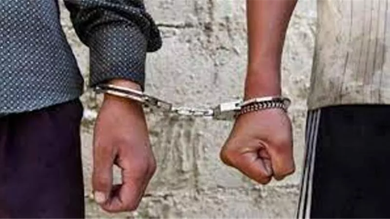 القبض على عامل بشركة خدمات جوية اختلس 10 آلاف علبة سجائر بالقاهرة