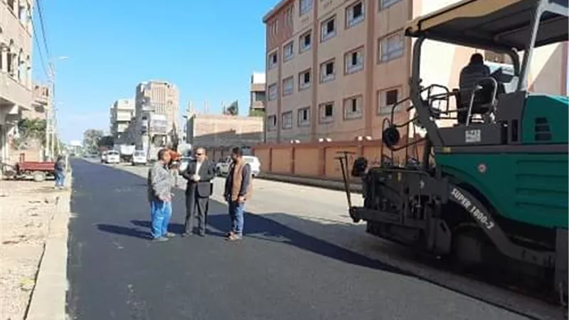 بدء رصف الطريق الرئيسي الزقازيق ديرب نجم ..صور