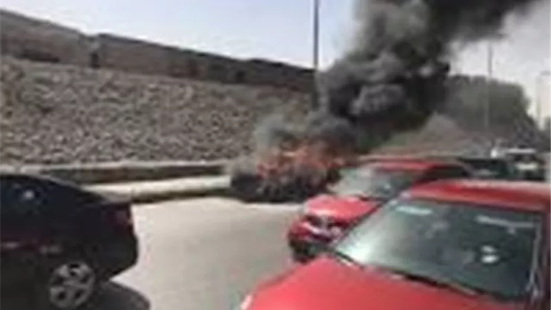 مصرع و إصابة 6 أشخاص في اشتعال سيارة عقب انقلابها بالطريق الدولي