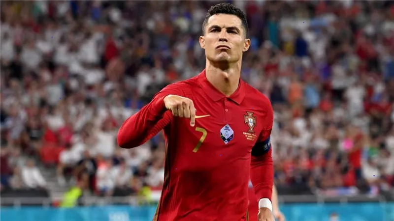 رومانو يعلق على انتقال رونالدو للنصر السعودي بأعلى راتب في التاريخ